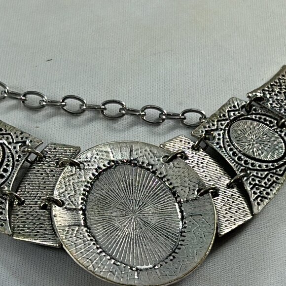 Silver Tone Bib Necklace Statement Ornate 19" Long Faux Marble Stones - Picture 6 of 7